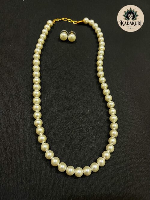 Classic Pearl Necklace with Studs Classic Pearl Necklace with Studs by Kadakudi