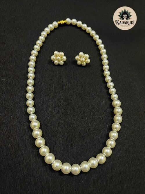Graduated Pearl Necklace with Flower Studs Graduated Pearl Necklace with Flower Studs by Kadakudi
